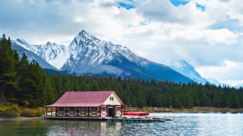 maligne lake jasper national park