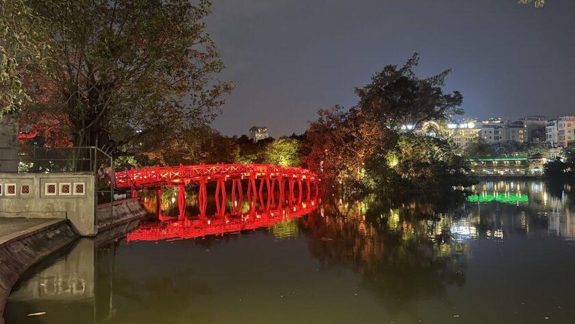 hoan kiem lake